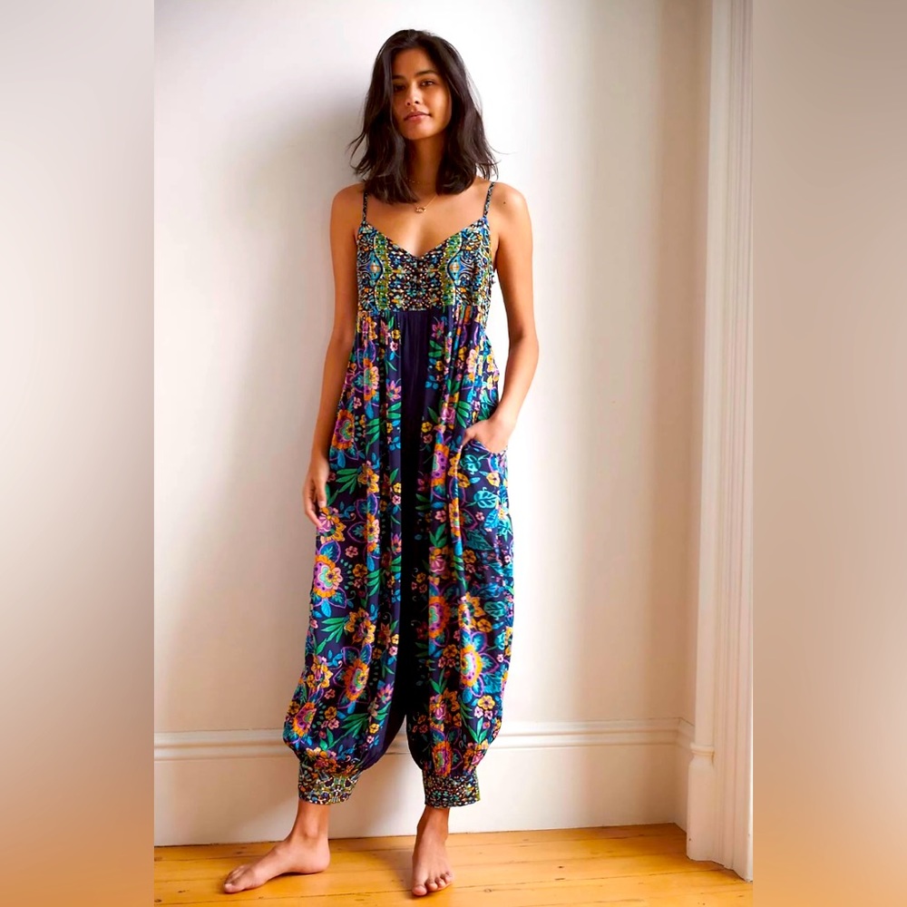 Anthropologie Vega romper. Navy with flowers. Size small.